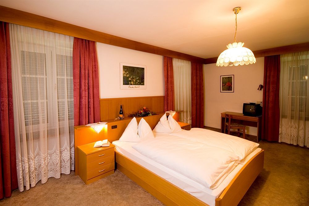 Lener Wirtshaus & Hotel Campo di Trens Exterior photo